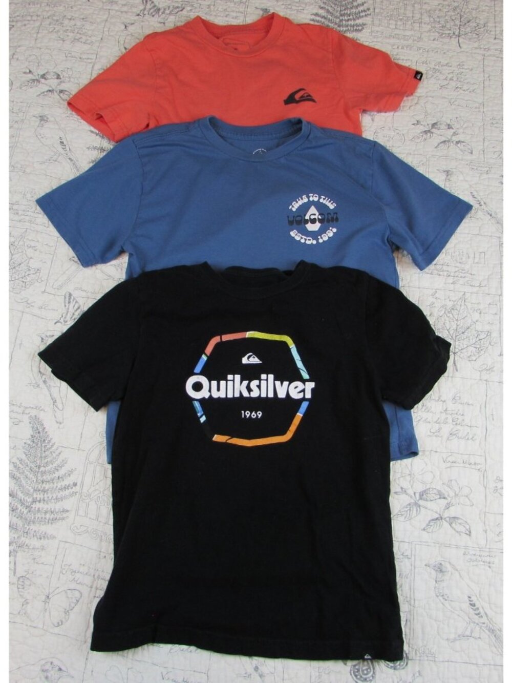 Lot Of 3 Surf boys t shirts quick silver volcom youth boys size Small S